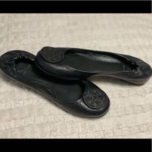 Tory Burch, Sz 8, all black, leather flats.